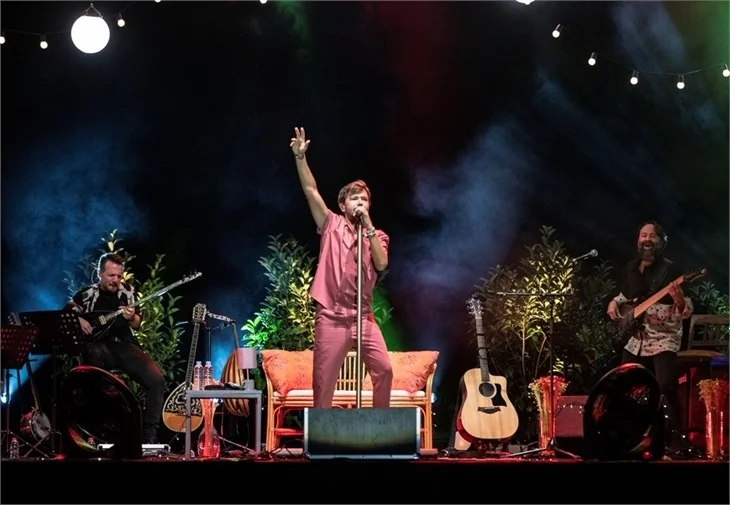 Yalın konserde sordu: "Güzel kızlar nerede?"