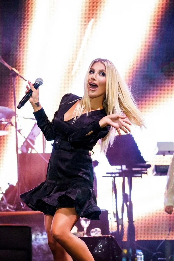 İrem Derici'den 200 Bin TL'lik konser...
