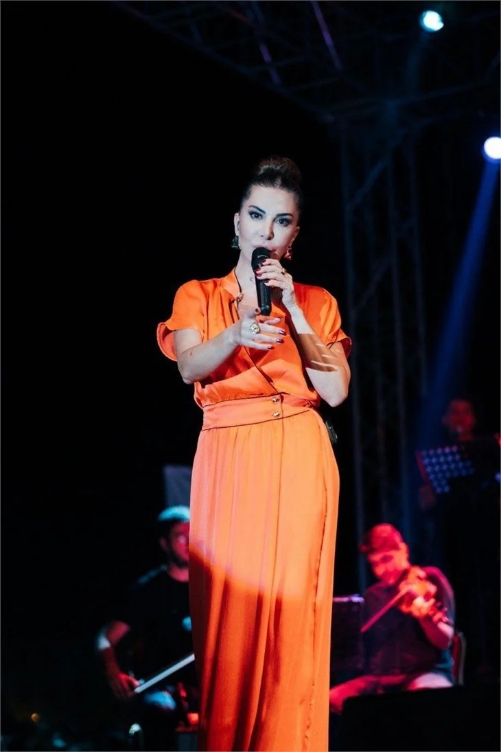 Ebru Yaşar coşturdu!