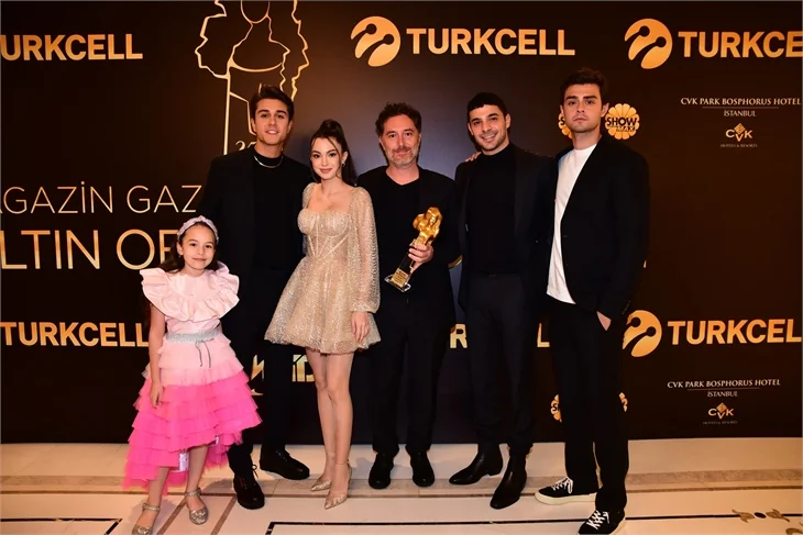 Ödül törenine ünlü isimler akın etti!