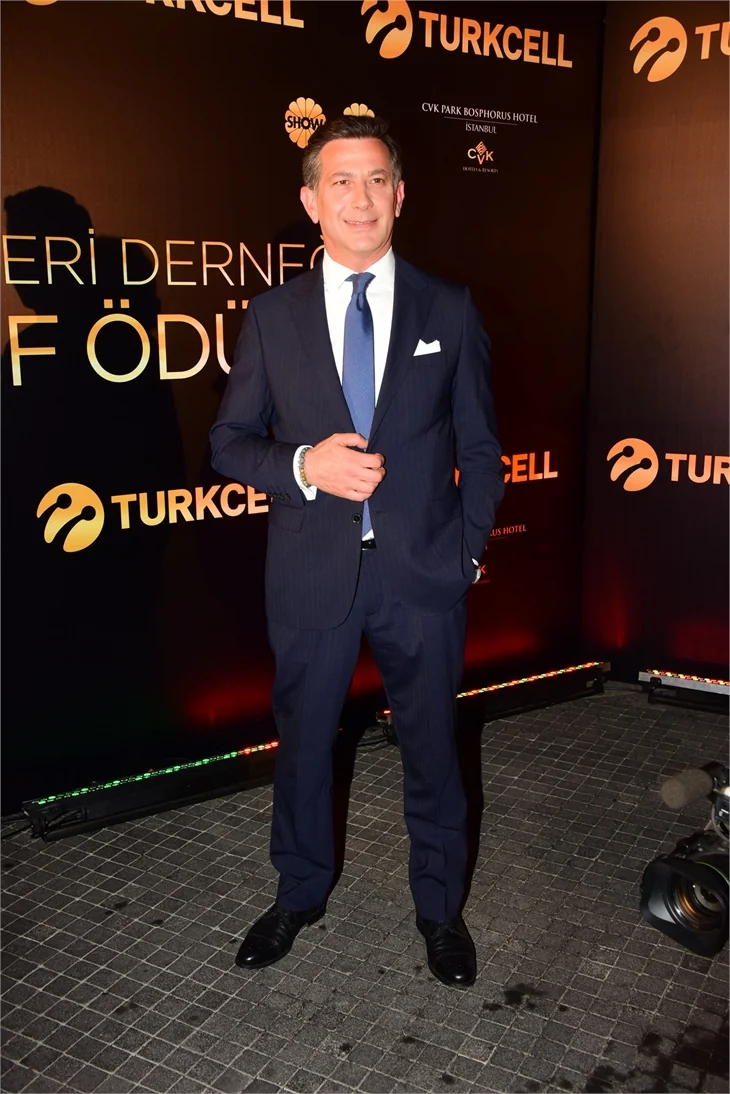 Ödül törenine ünlü isimler akın etti!