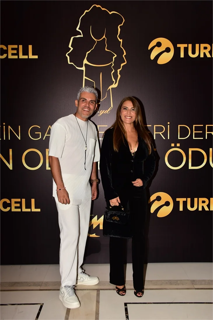 Ödül törenine ünlü isimler akın etti!