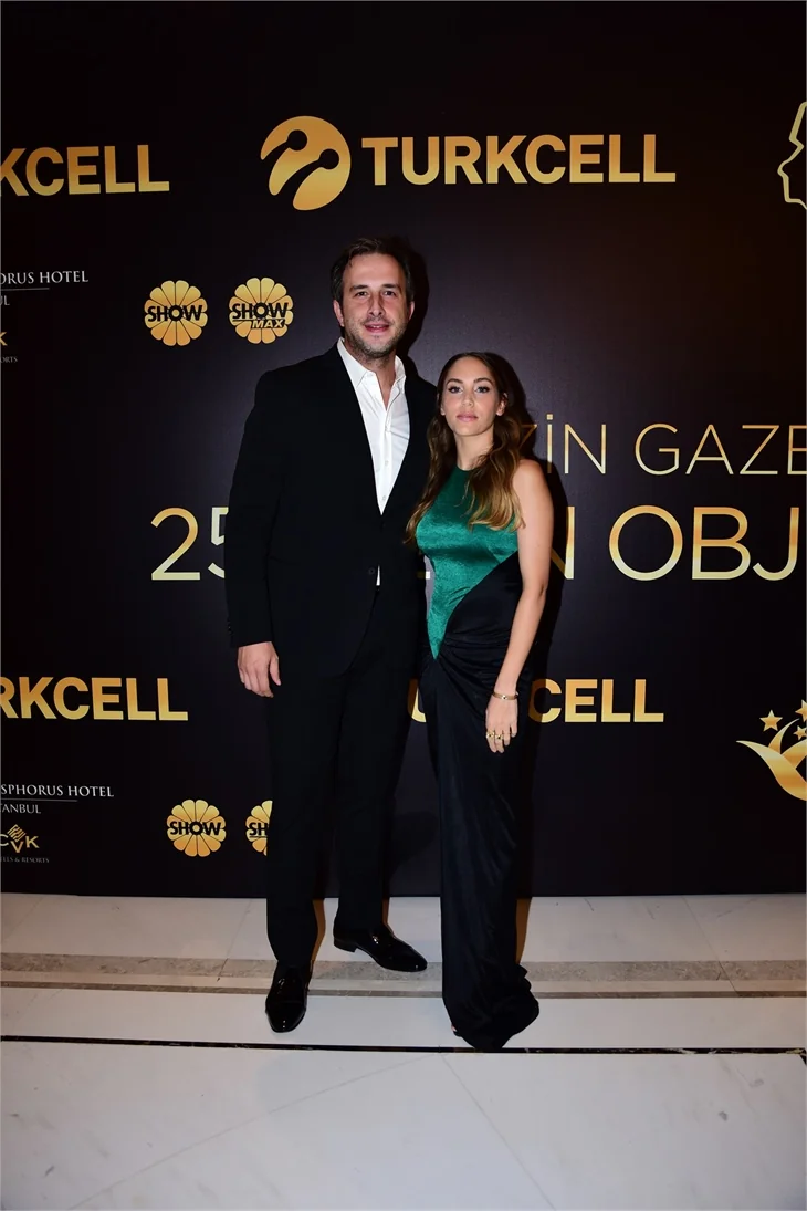 Ödül törenine ünlü isimler akın etti!