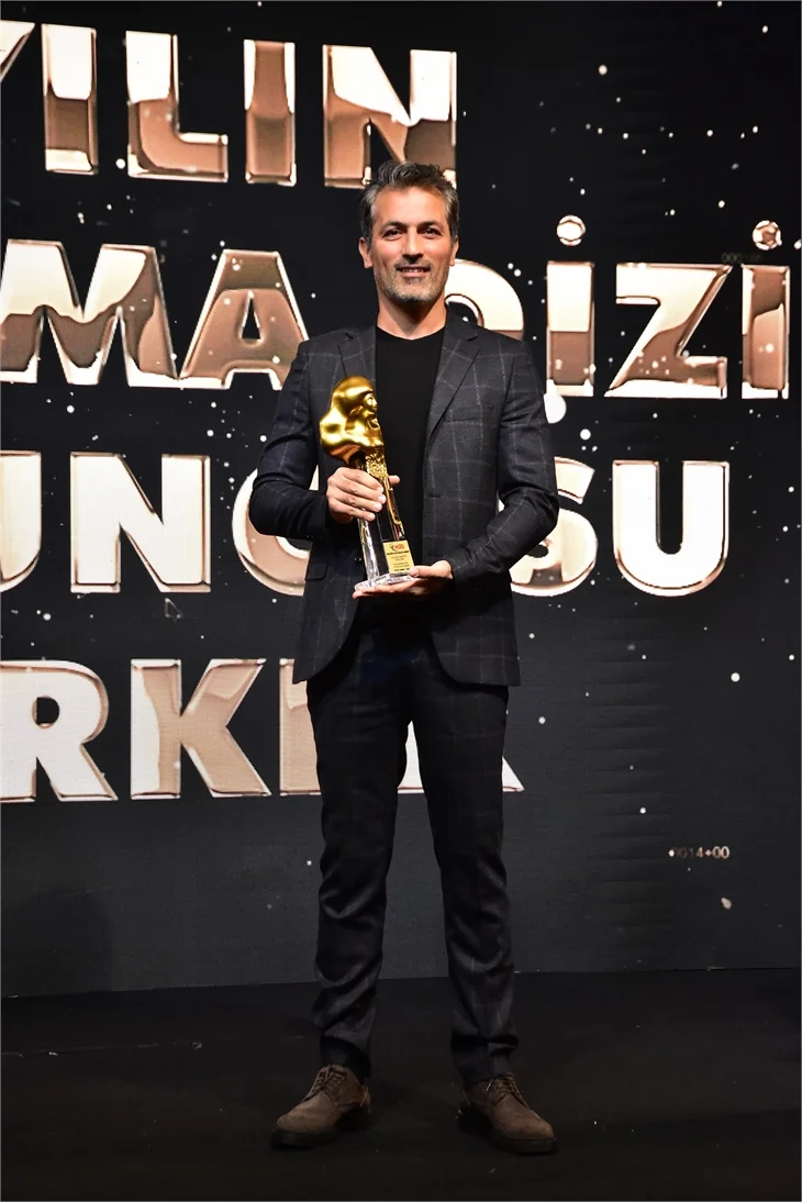 Ödül törenine ünlü isimler akın etti!