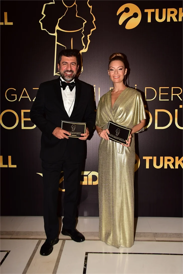Ödül törenine ünlü isimler akın etti!