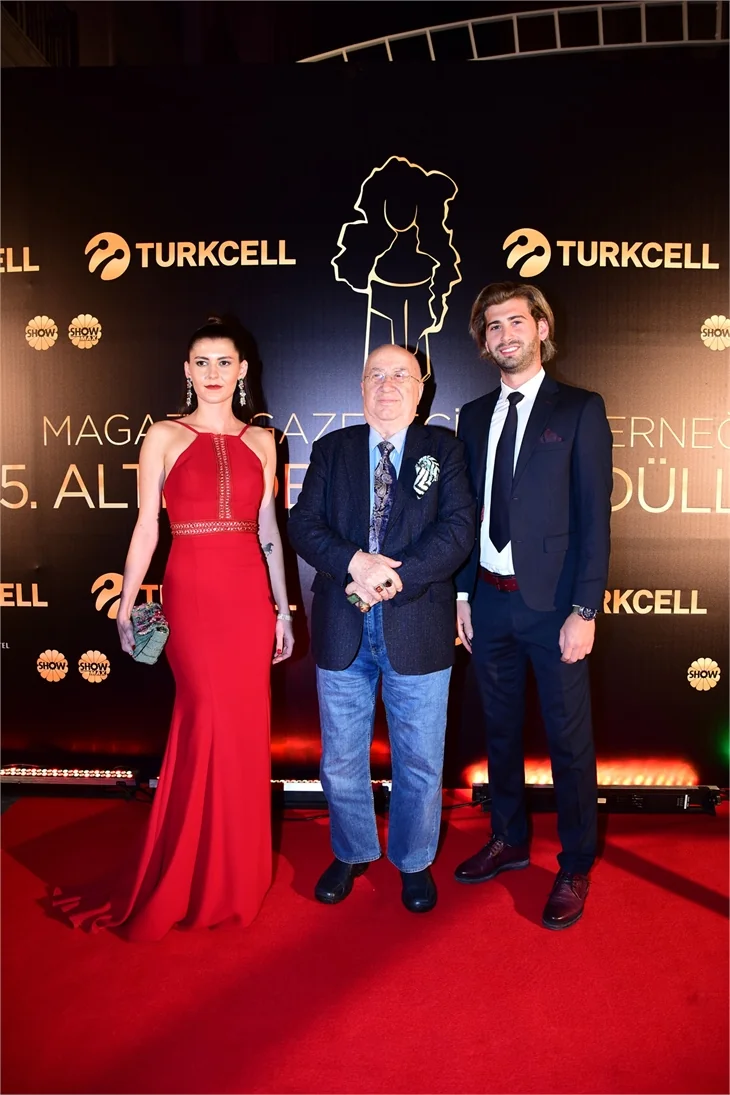 Ödül törenine ünlü isimler akın etti!