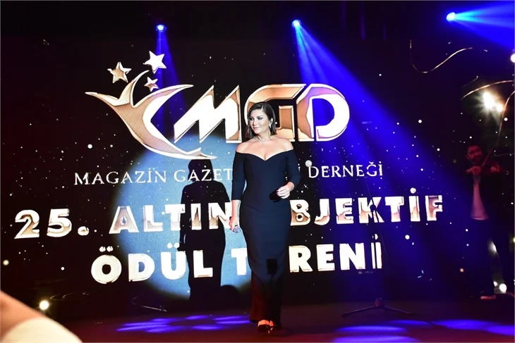 Ödül törenine ünlü isimler akın etti!