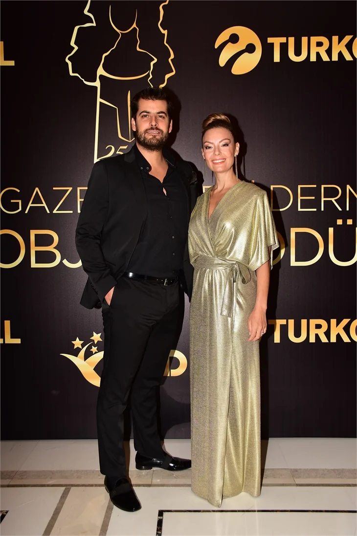 Ödül törenine ünlü isimler akın etti!