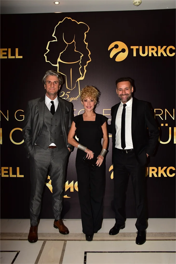 Ödül törenine ünlü isimler akın etti!
