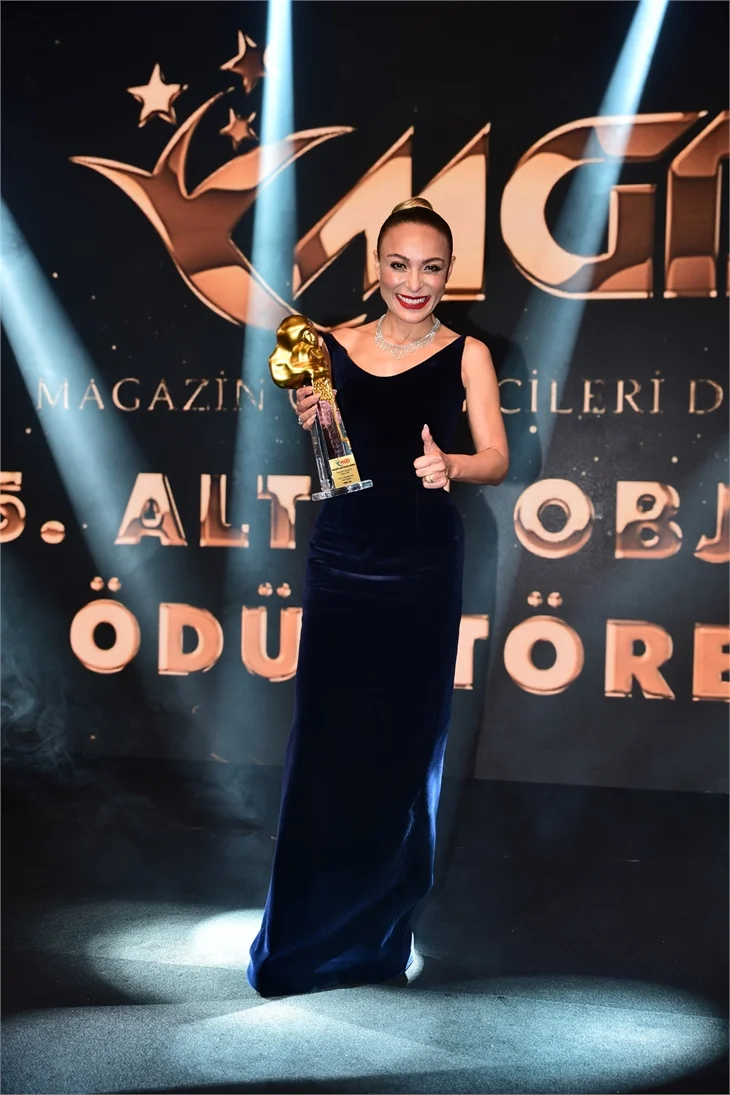 Ödül törenine ünlü isimler akın etti!