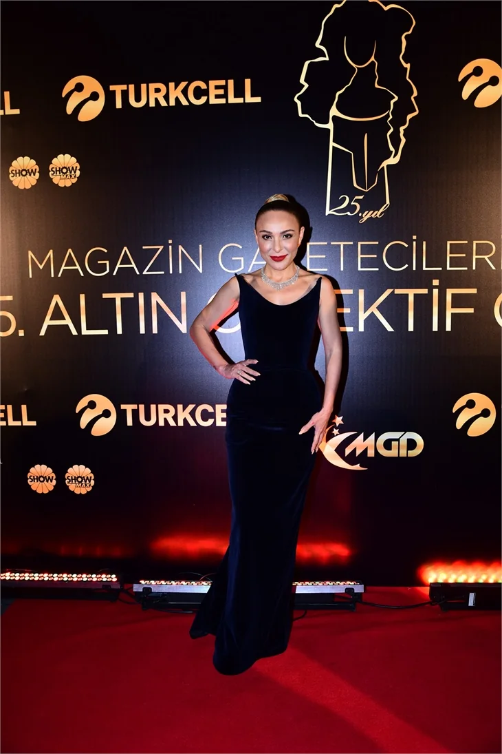 Ödül törenine ünlü isimler akın etti!
