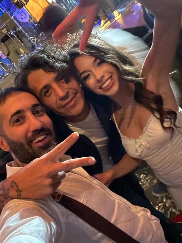 Ünlü isimlerin katıldığı düğüne eğlencesi...
