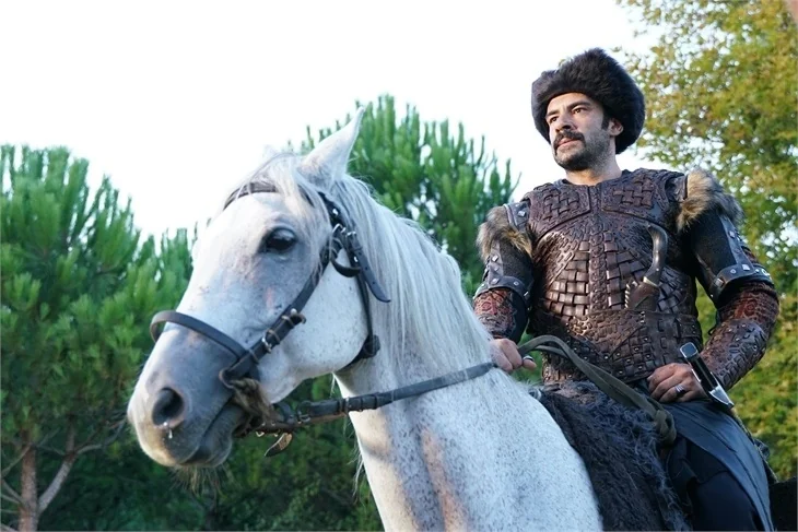 ‘Kuruluş Osman’ı Turgut Alp'i Rüzgar Aksoy: "Kendini adamadan burada olmana imkan yok"