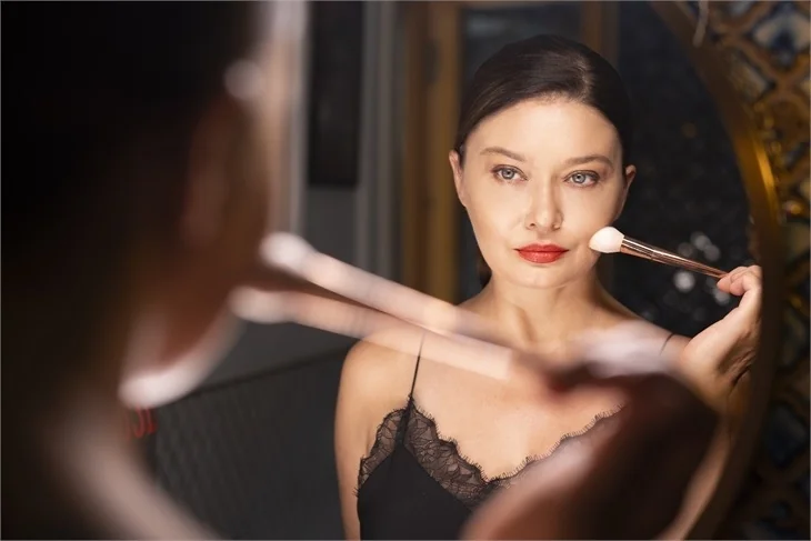 Nurgül Yeşilçay'ın ilk NFT projesi: "Poz"