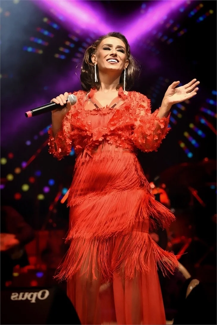 Yıldız Tilbe'den Harbiye'de unutulmaz konser