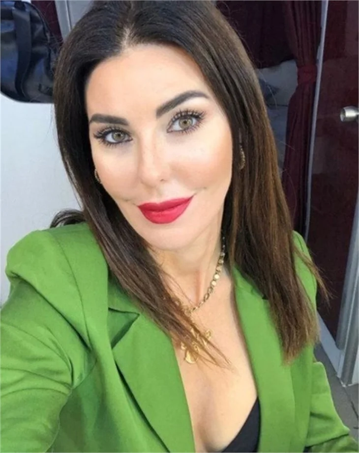 Defne Samyeli: "DM yoluyla yürümek nedir?"