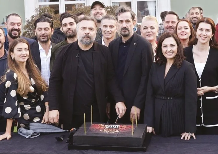 Eşkıya Dünyaya Hükümdar Olmaz 200. bölüme özel kutlama yaptı!