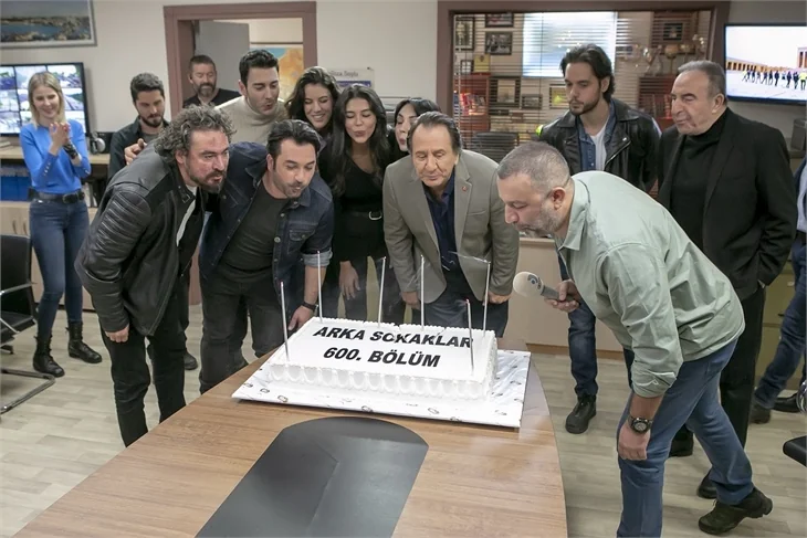 Arka Sokaklar rekora koşuyor…