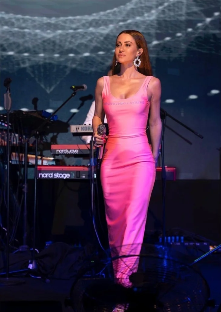 Derya Uluğ'a yılın en stil popçusu ödülü!