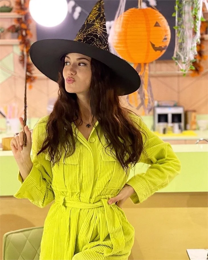 Fahriye Evcen 'Cadı' oldu!