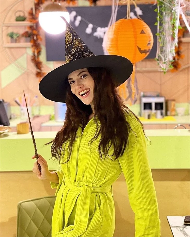 Fahriye Evcen 'Cadı' oldu!