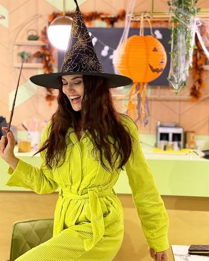 Fahriye Evcen’den ‘Cadılar Bayramı’ pozları!