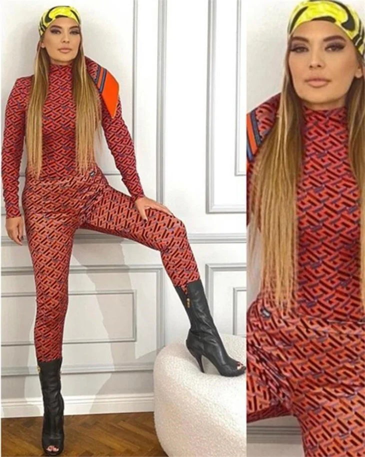 Demet Akalın'dan çok konuşulan kombin!