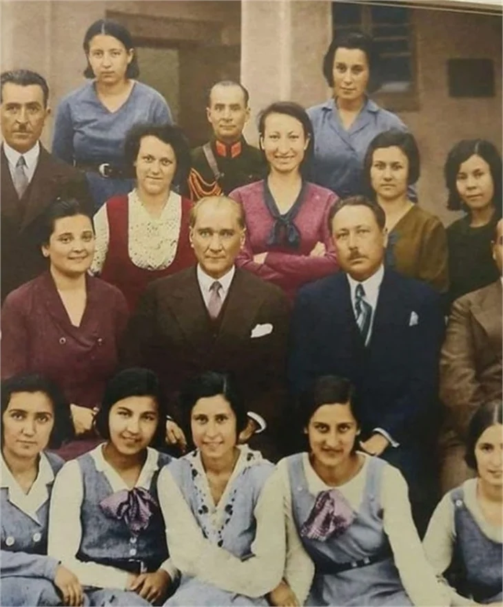 Ünlü isimlerin 29 Ekim Cumhuriyet Bayramı mesajları