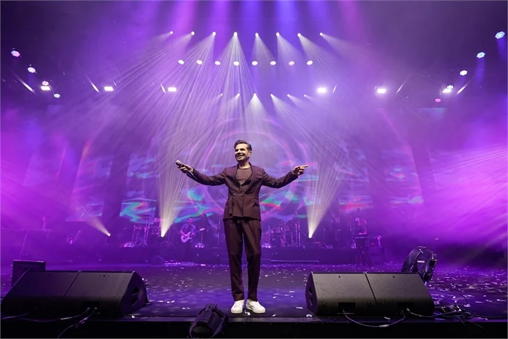 Kenan Doğulu'dan coşkulu konser...