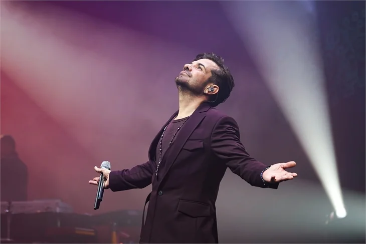 Kenan Doğulu'dan coşkulu konser...