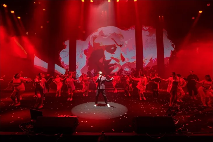 Kenan Doğulu'dan coşkulu konser...