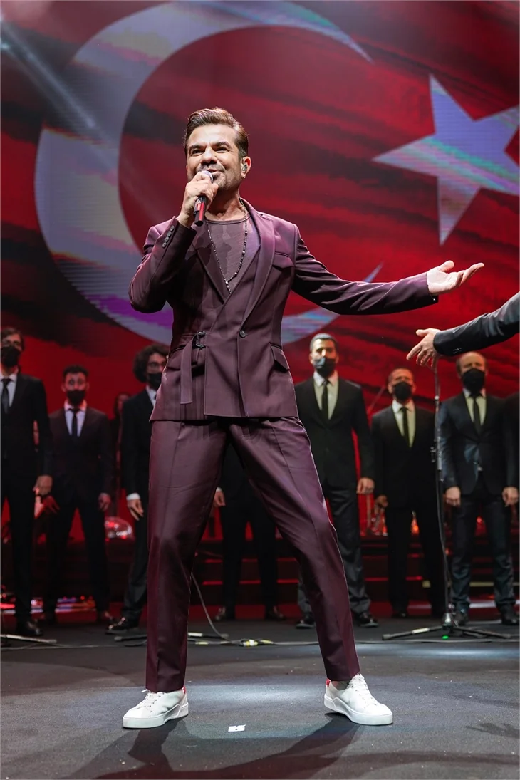 Kenan Doğulu'dan coşkulu konser...