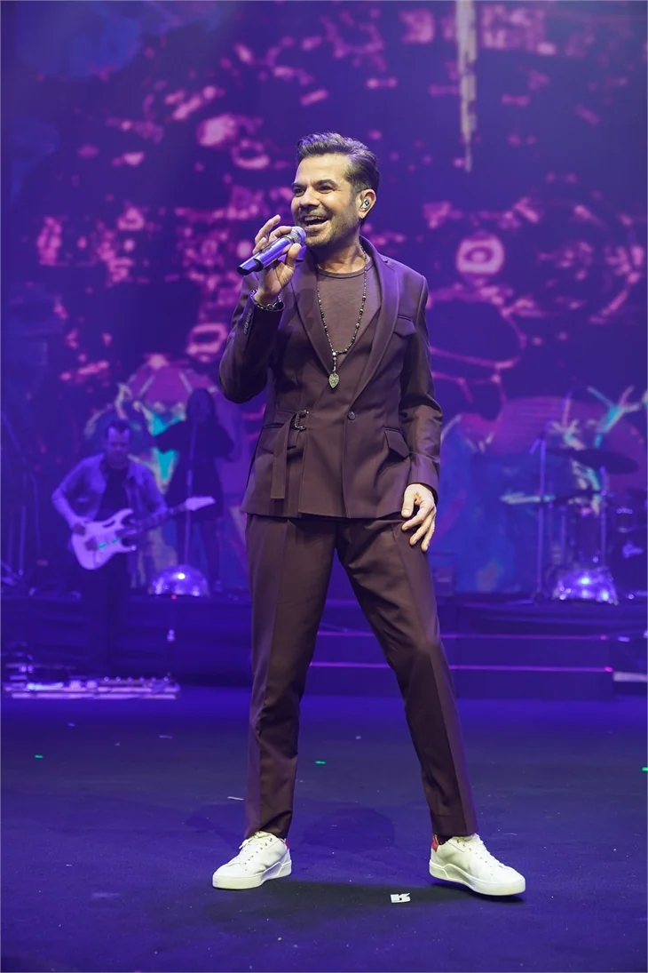 Kenan Doğulu'dan coşkulu konser...