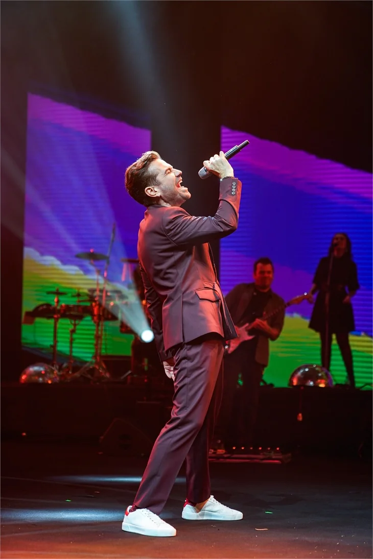 Kenan Doğulu'dan coşkulu konser...