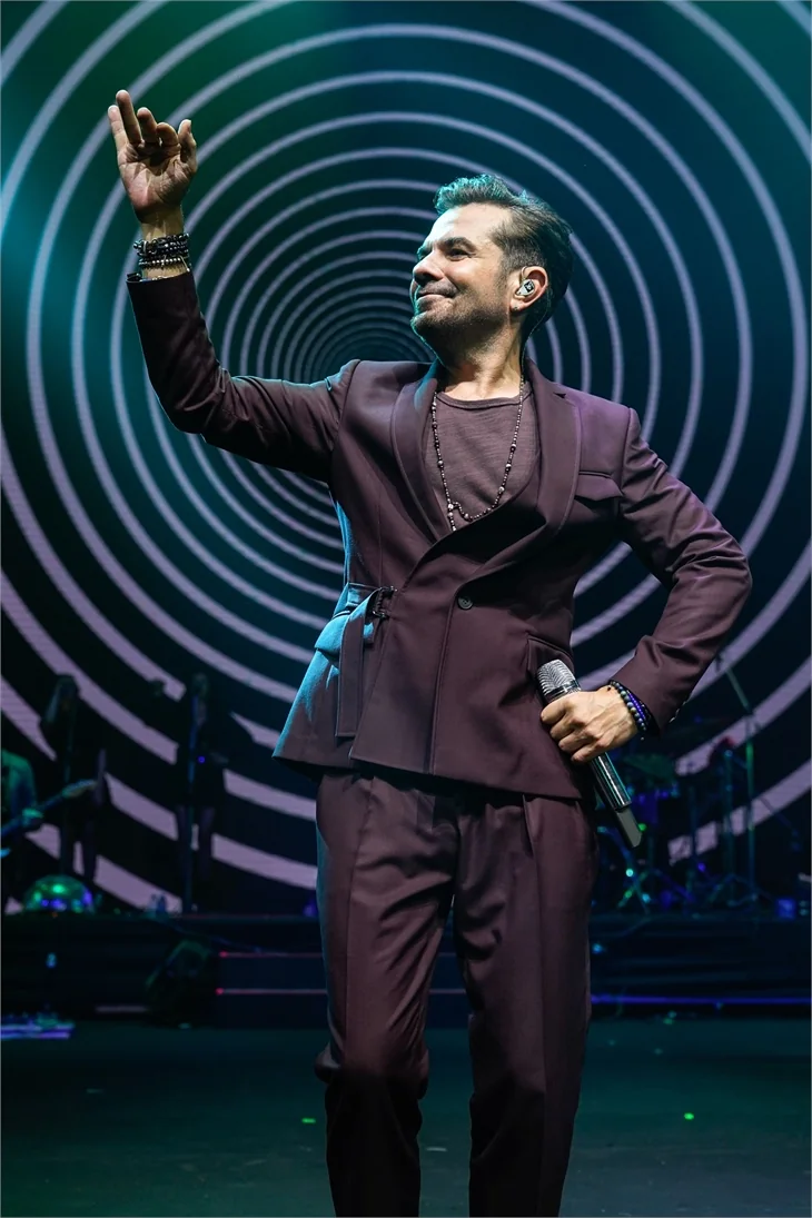 Kenan Doğulu'dan coşkulu konser...