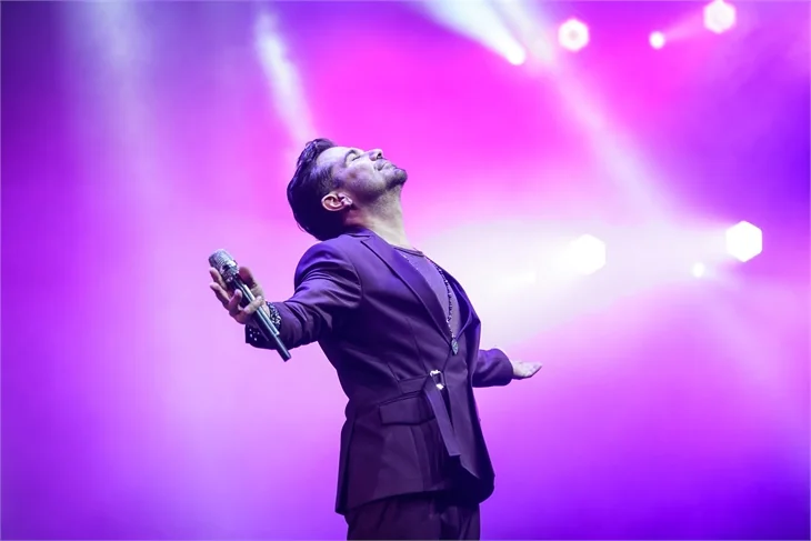 Kenan Doğulu'dan coşkulu konser...