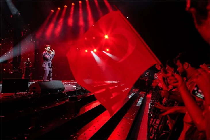 Kenan Doğulu'dan coşkulu konser...
