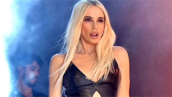 Gülşen konserinde seyirciler Galatasaray'a küfretti; ünlü popçu şoke oldu!