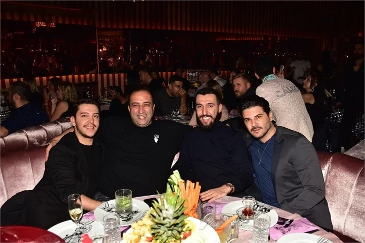 Tolgahan Sayışman'a doğum günü sürprizi
