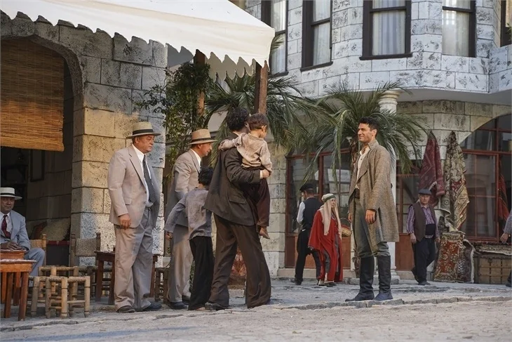 "Aziz" setinden dikkat çeken prodüksiyon notları!