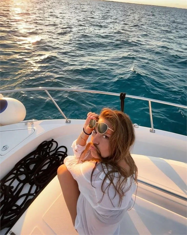 Aslı Enver'den Meksika'da tekne pozları!