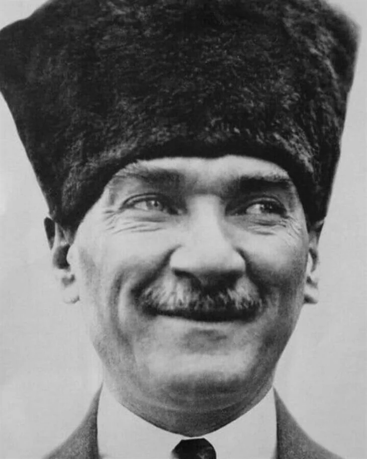 Ünlü isimlerden 10 Kasım paylaşımları
