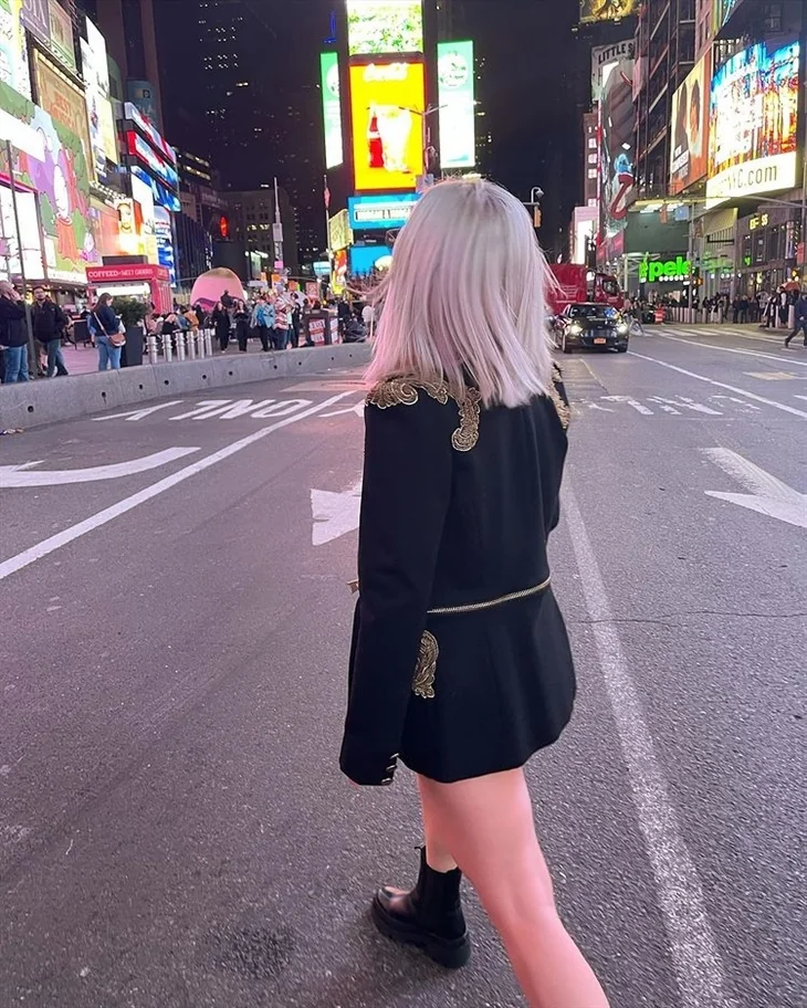 Ece Seçkin, New York caddelerinde poz verdi!