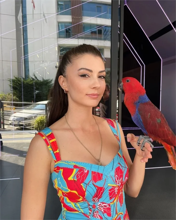 Aşk Mantık İntikam'ın Esra'sı Burcu Özberk: Tek başıma mücadele ettim