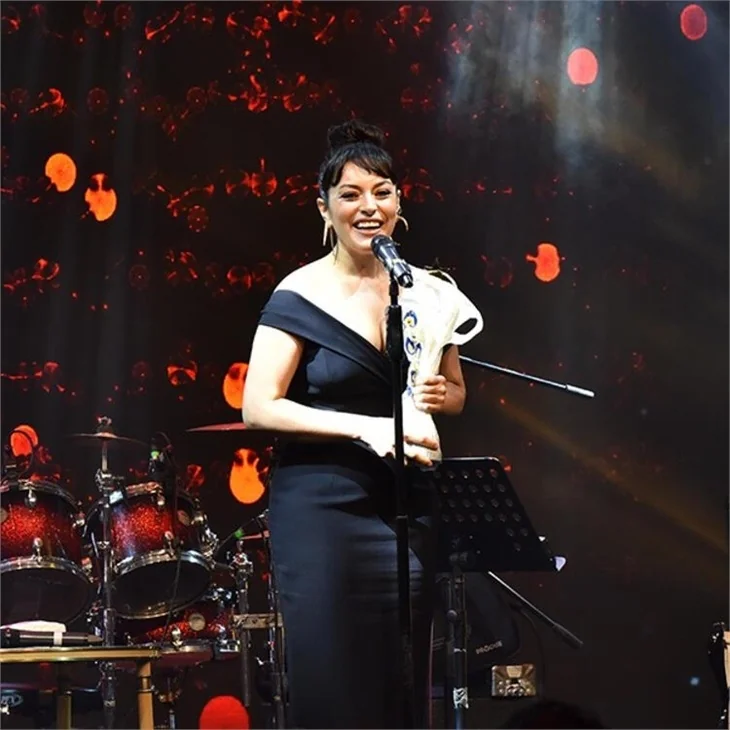 Ezgi Mola'nın isyanı: "Yapılanlar çok acımasız ve terbiyesizce!"