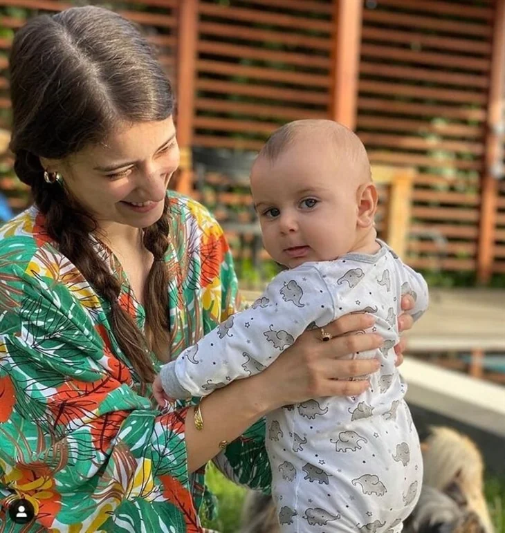 Hazal Kaya: Acayip kocam köylüyüm ve Ali'ye çok aşığım