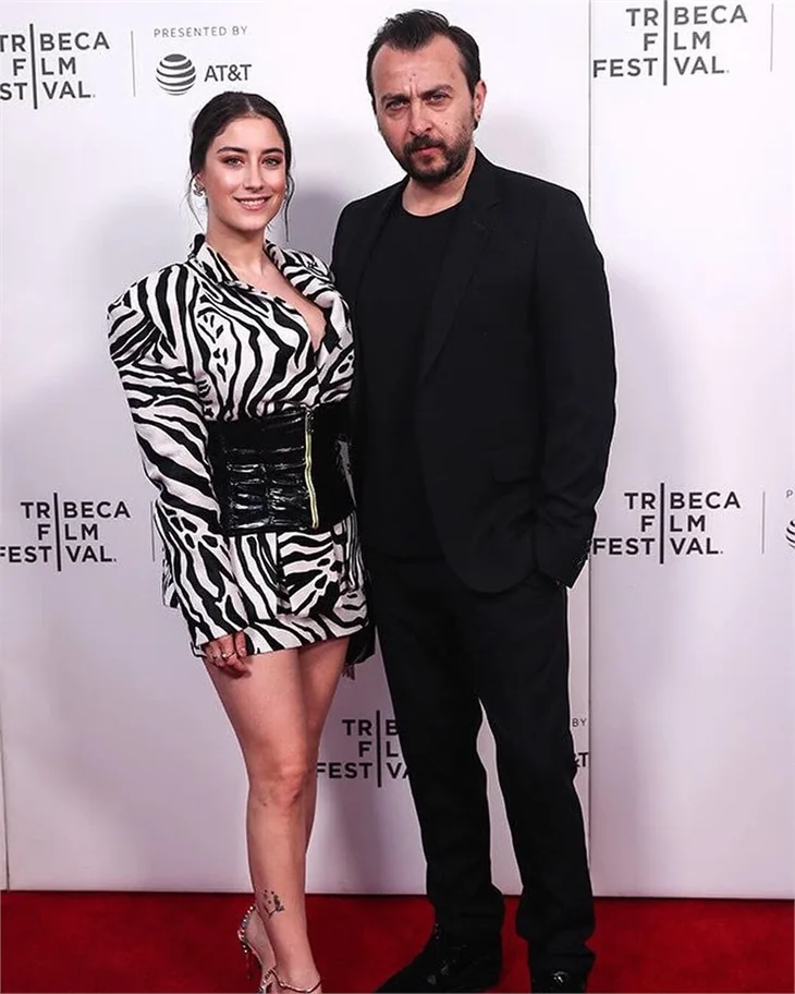 Hazal Kaya: Acayip kocam köylüyüm ve Ali'ye çok aşığım
