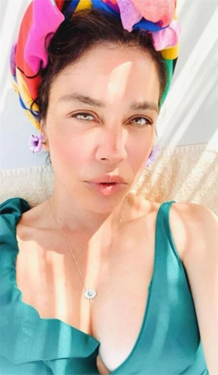 Yeşim Ceren Bozoğlu, 'Photoshop yok" diyerek paylaştı!