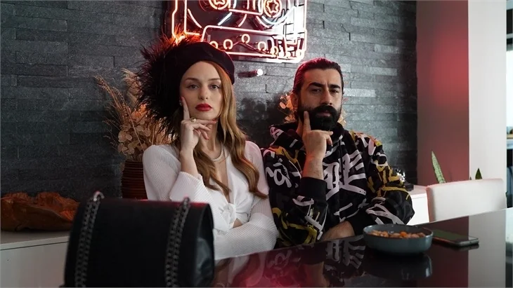 “Nasıl Fenomen Oldum”  setinden ilk kareler...