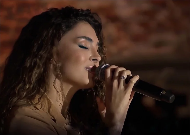 Destan'ın yıldızı Ebru Şahin sesiyle büyüledi!